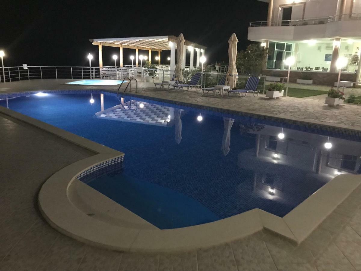Hotel Vila Kafe Lukovë Exteriér fotografie